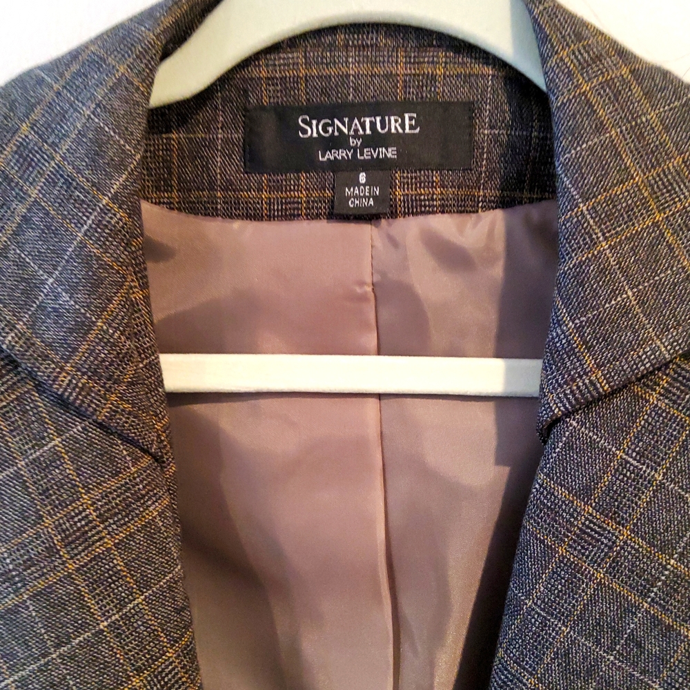 SIGNATURE LARRY LEVINE SUIT JACKET WITH LINING SIZE 6